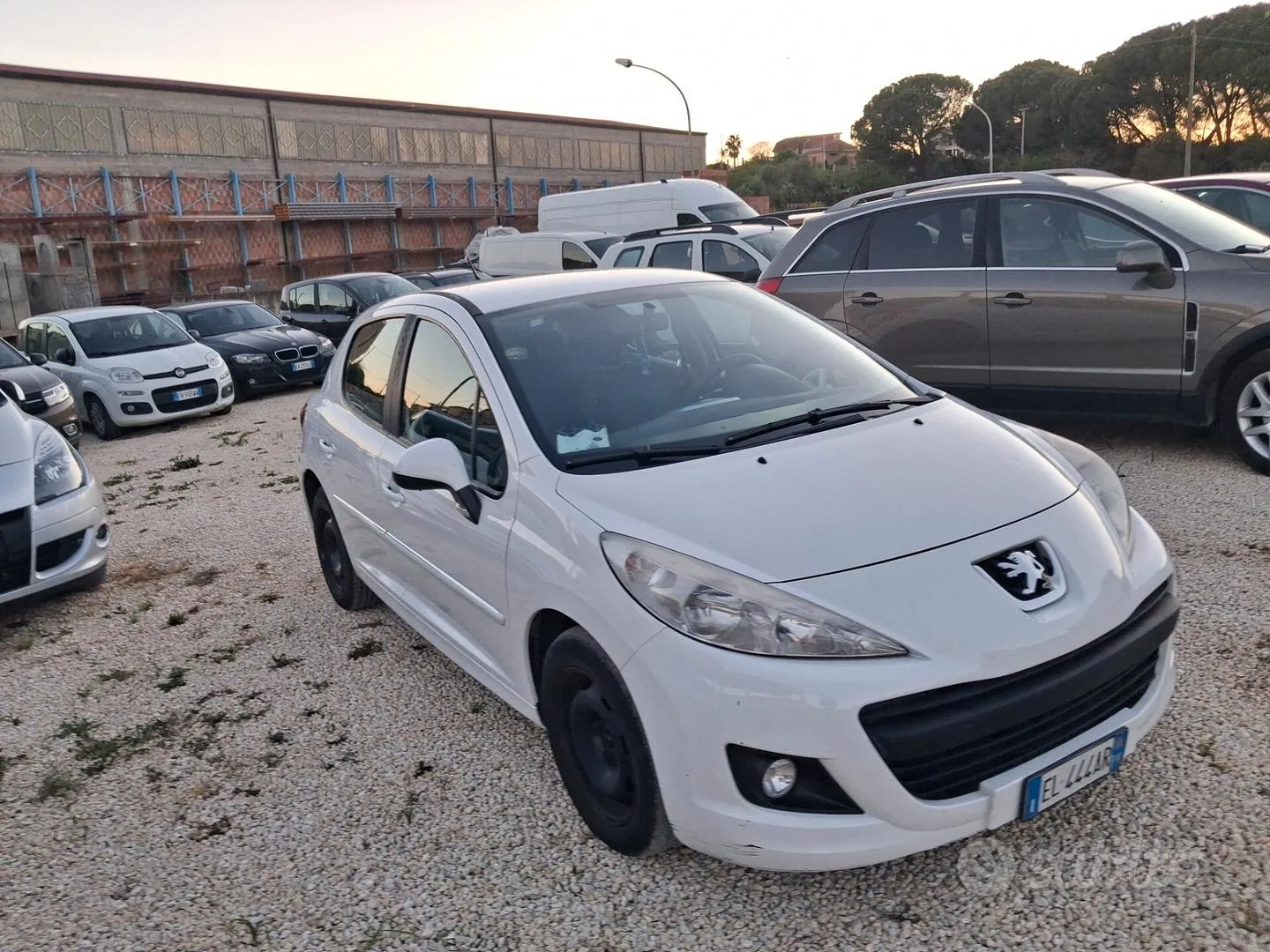 Peugeot 207 2012 photo 2