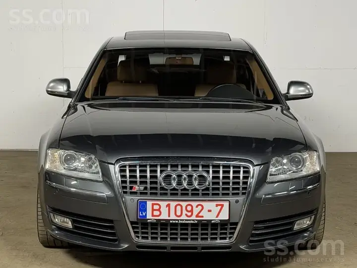 Audi S8 2008 photo 4