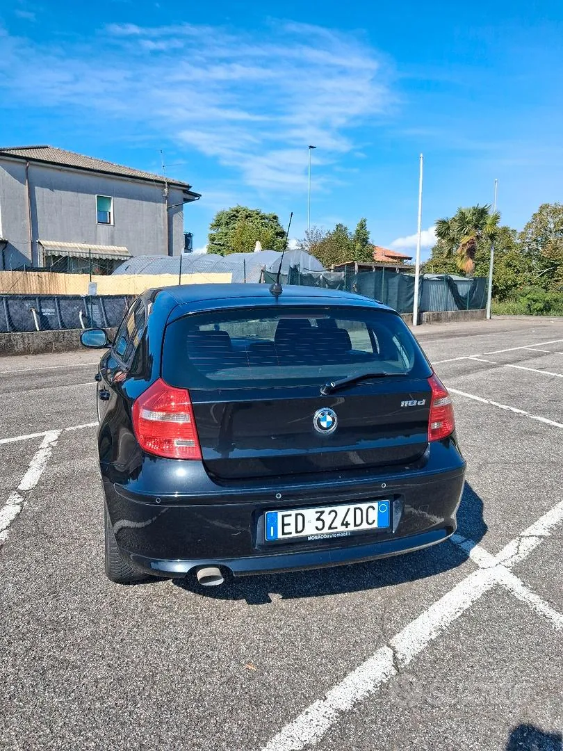 BMW 1 Series 2010 photo 2