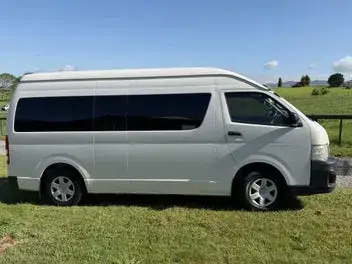 Toyota Hiace 2013 photo 2