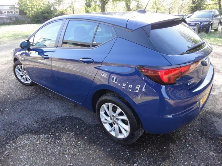 Vauxhall Astra 2018 photo 3