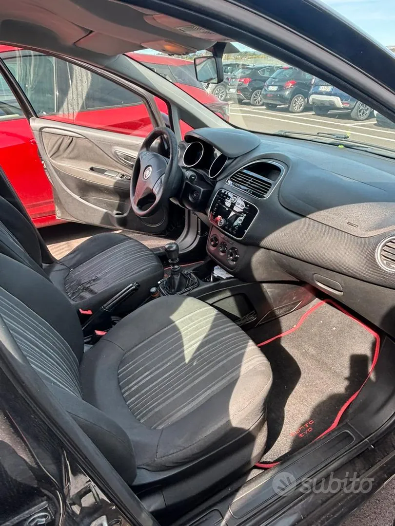 Fiat Punto Evo 2012 photo 2