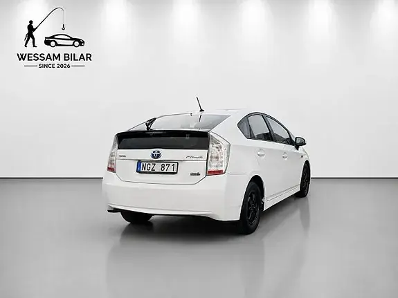 Toyota Prius Plug-In Hybrid 2013 photo 3