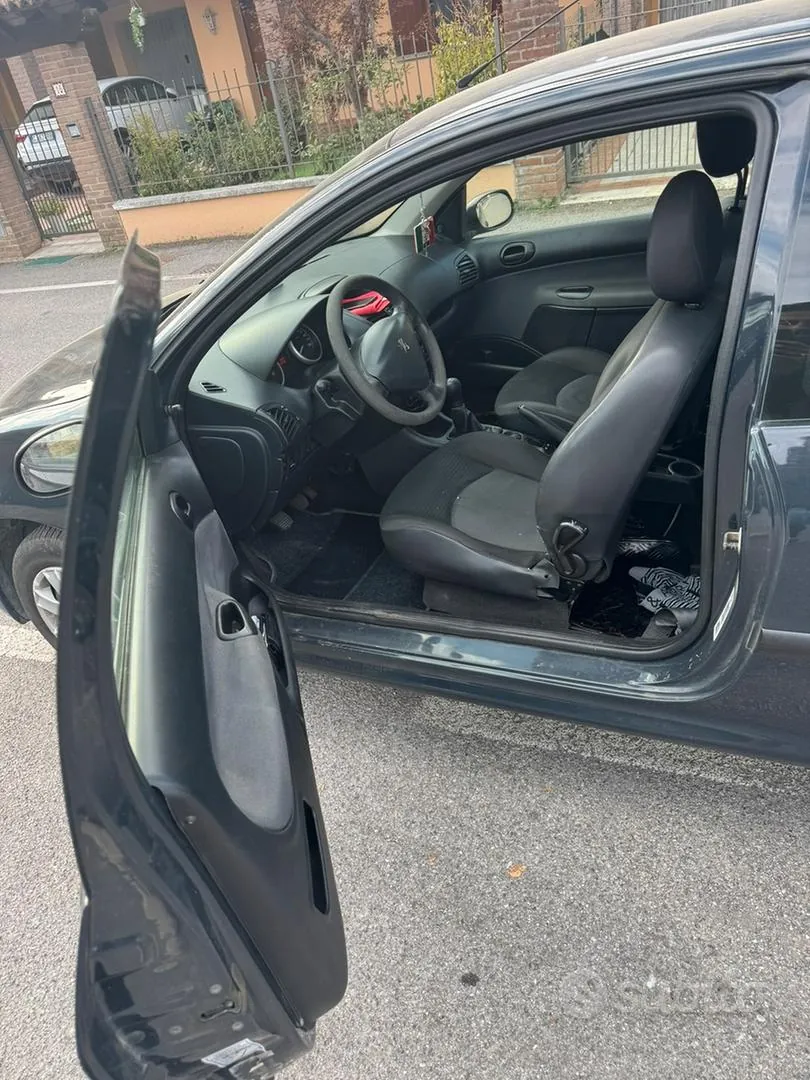 Peugeot 206 2009 photo 3