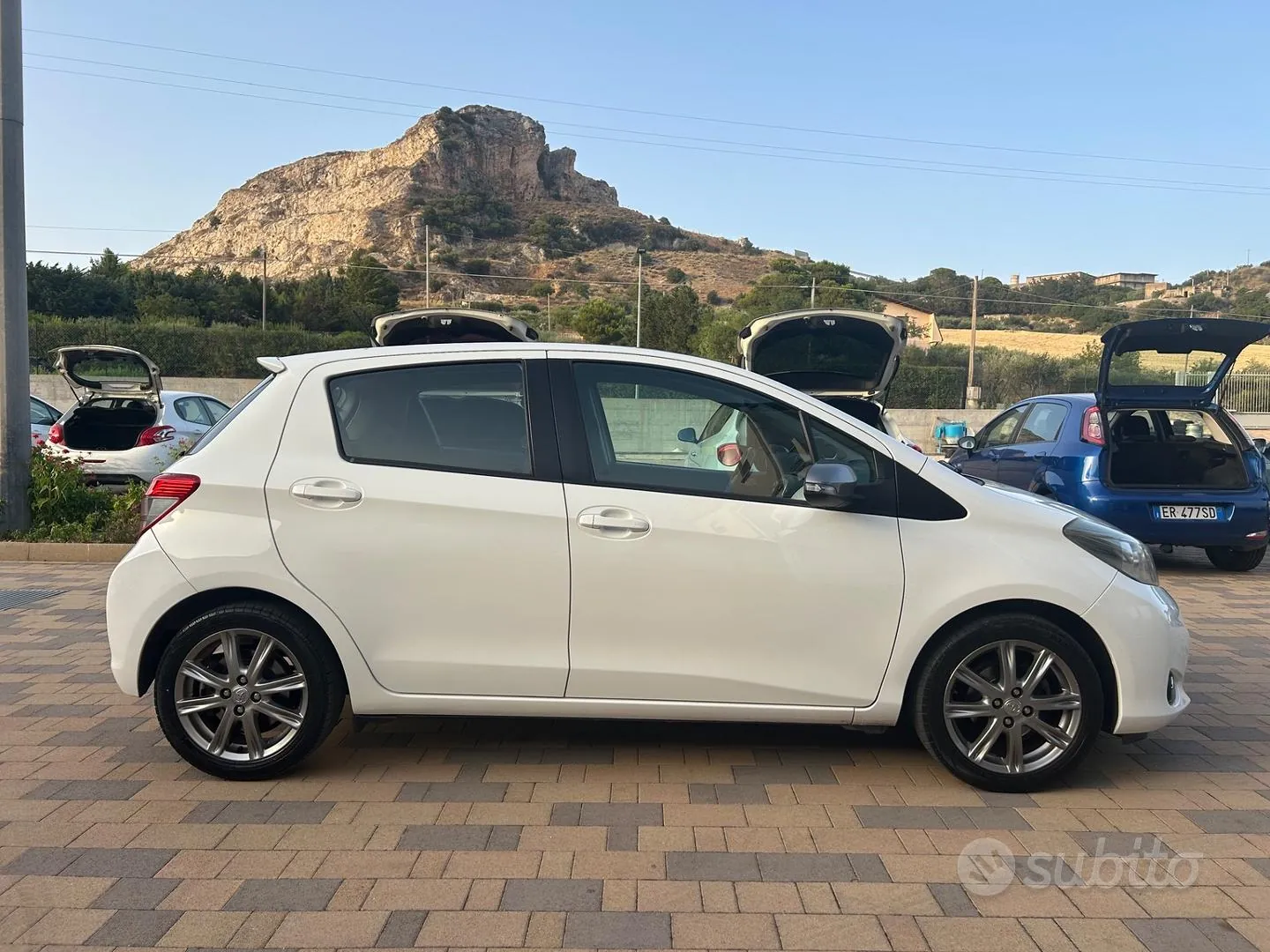 Toyota Yaris 2012 photo 4