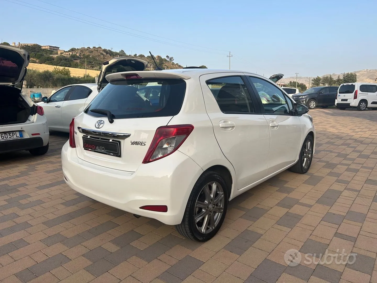 Toyota Yaris 2012 photo 5