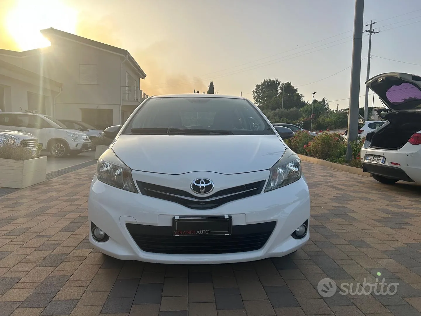 Toyota Yaris 2012 photo 2