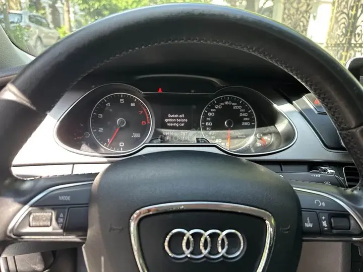 Audi A4 2013 photo 2