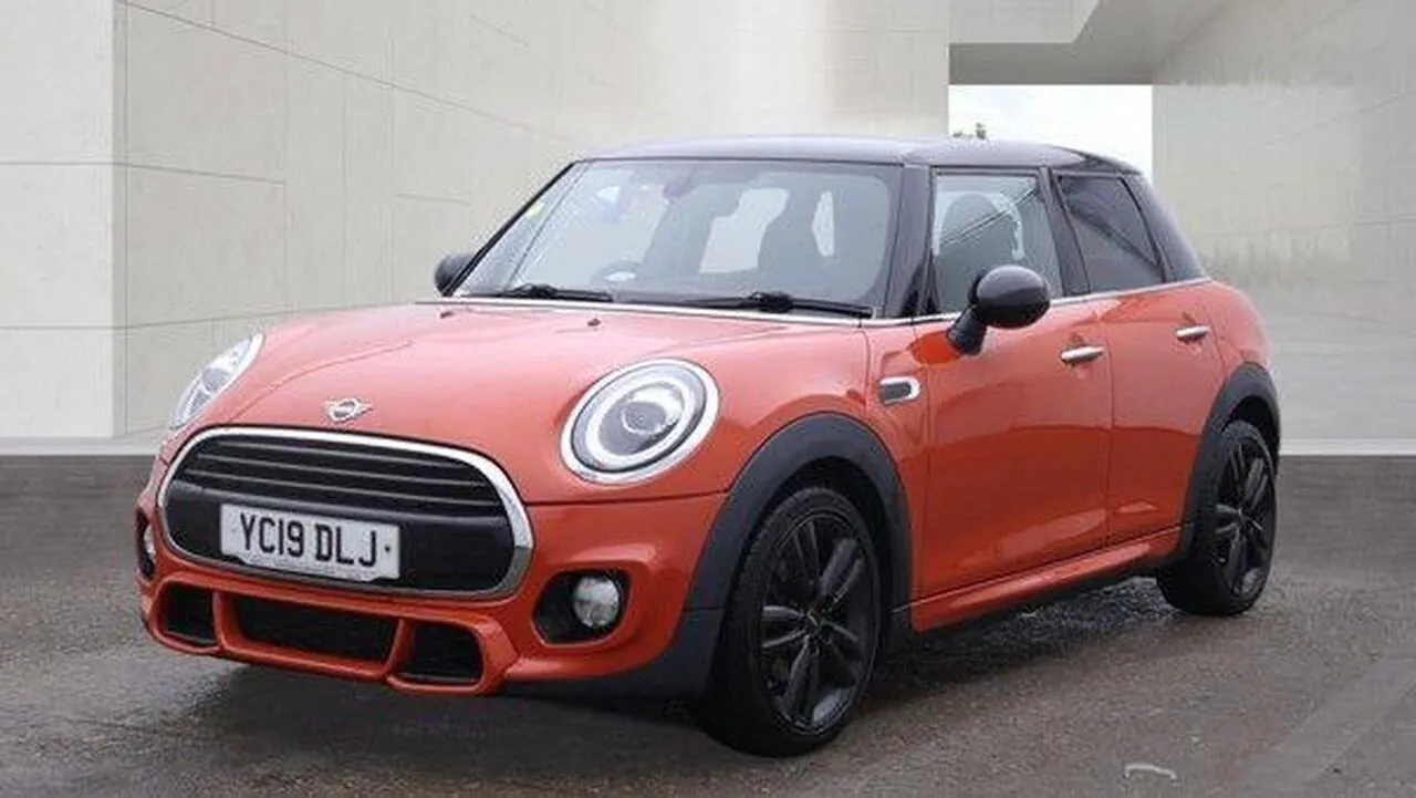 Mini Hatch 2019 photo 2