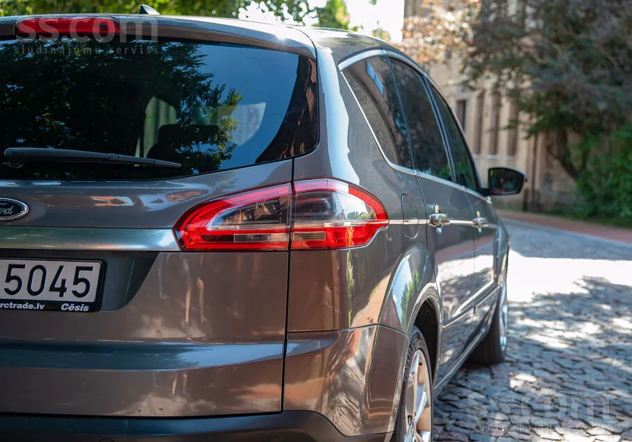 Ford S-Max 2012 photo 4