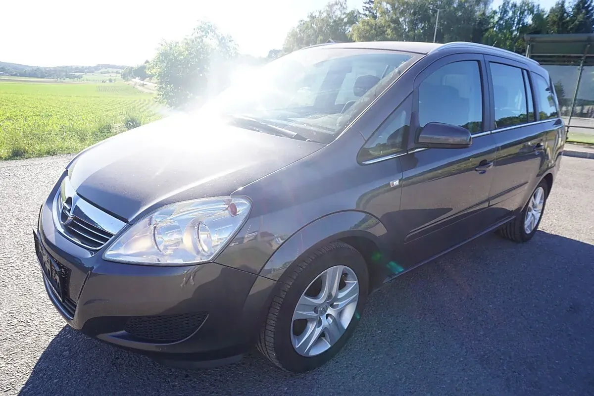 Opel Zafira 2009 photo 2