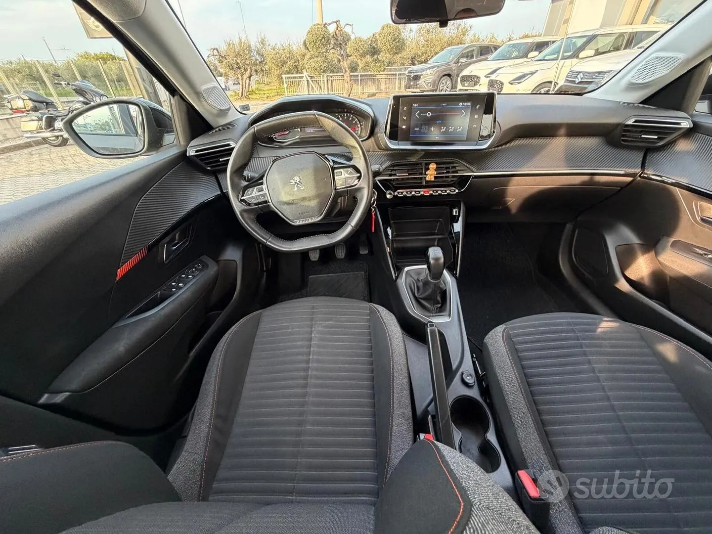 Peugeot 208 2022 photo 4