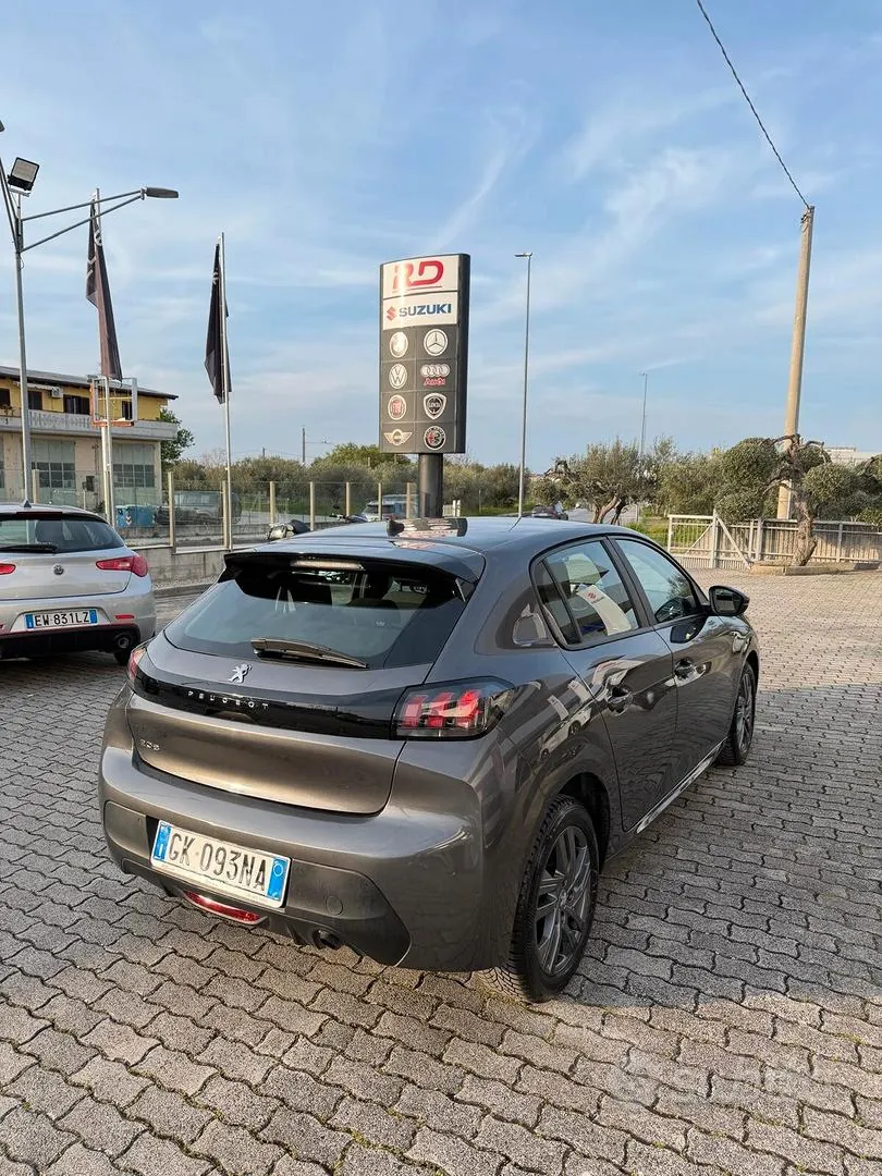 Peugeot 208 2022 photo 2