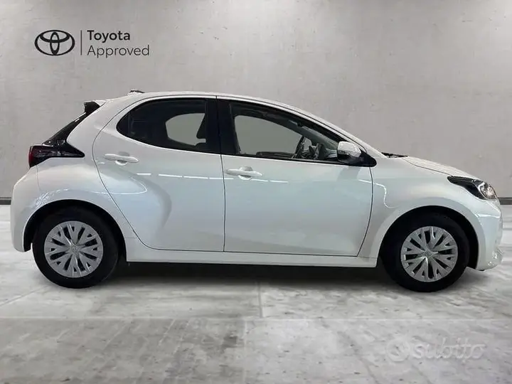 Toyota Yaris 2023 photo 4