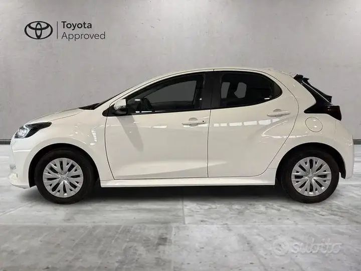 Toyota Yaris 2023 photo 3
