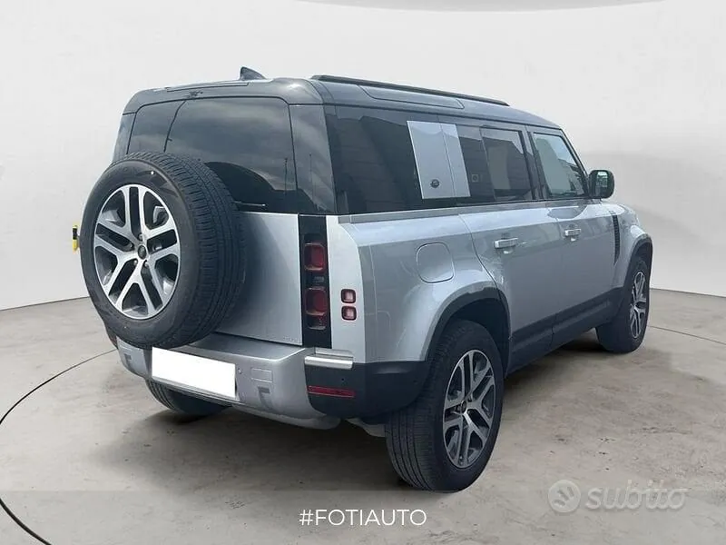 Land Rover Defender 2024 photo 2