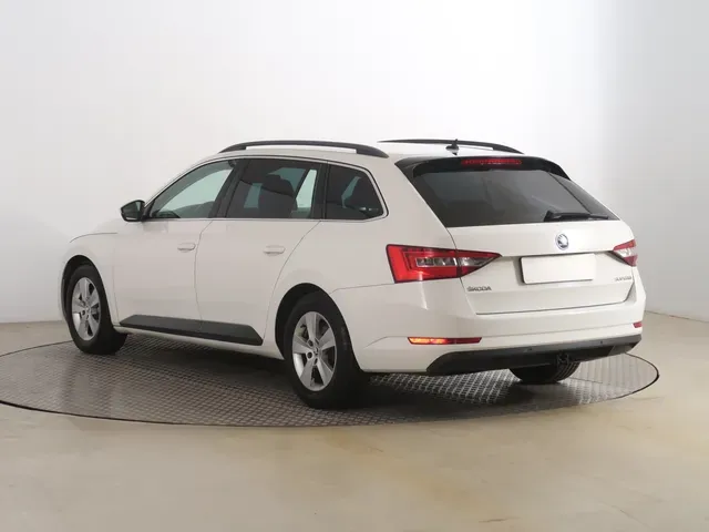 Skoda Superb 2016 photo 3