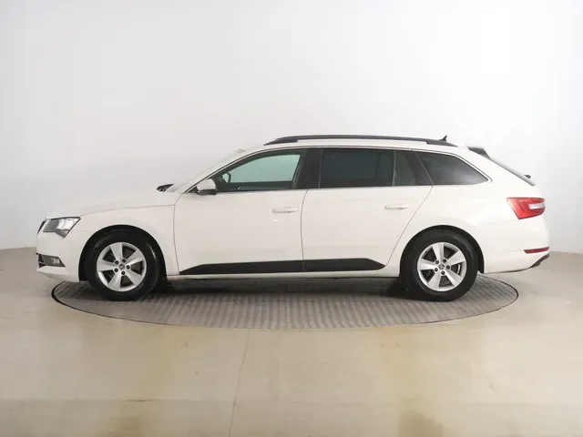 Skoda Superb 2016 photo 2