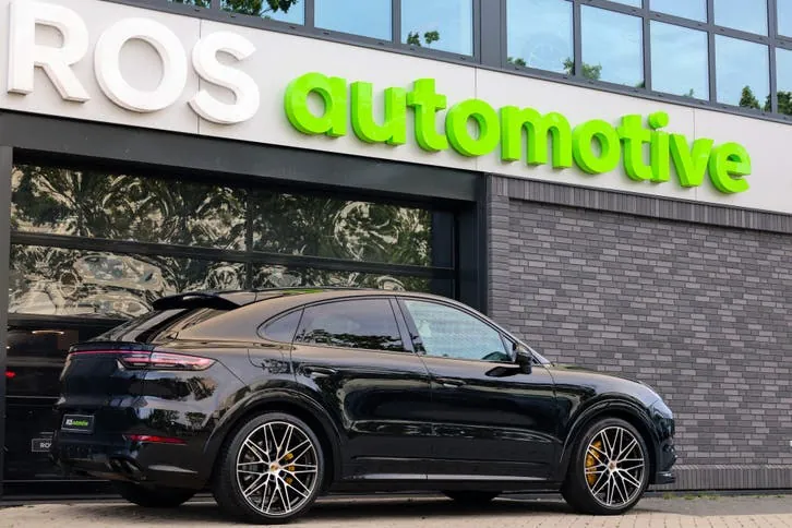 Porsche Cayenne 2023 photo 2