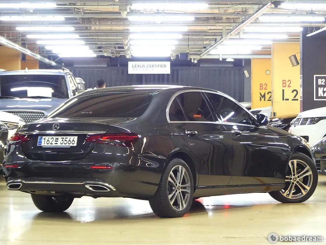 Mercedes-Benz E250 2023 photo 3