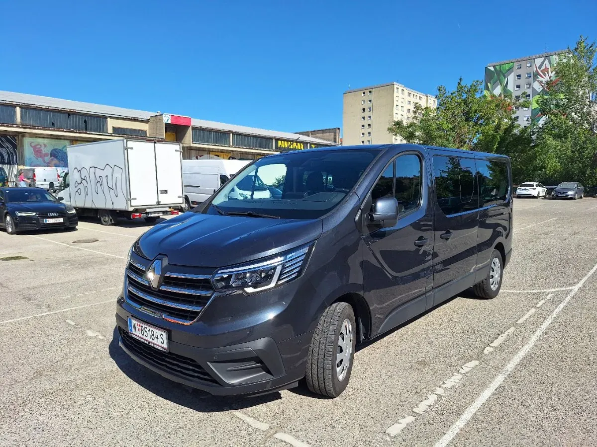 Renault Trafic 2023 photo 2
