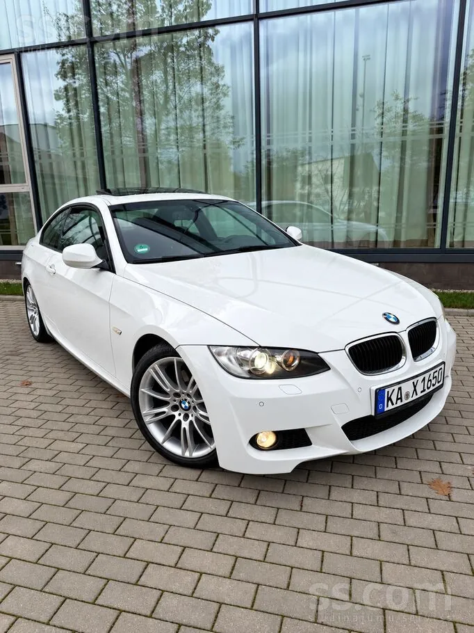 BMW 320D 2009 photo 2