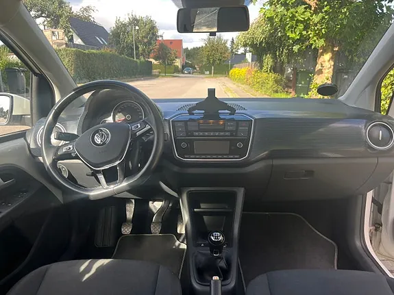 Volkswagen Up 2018 photo 3