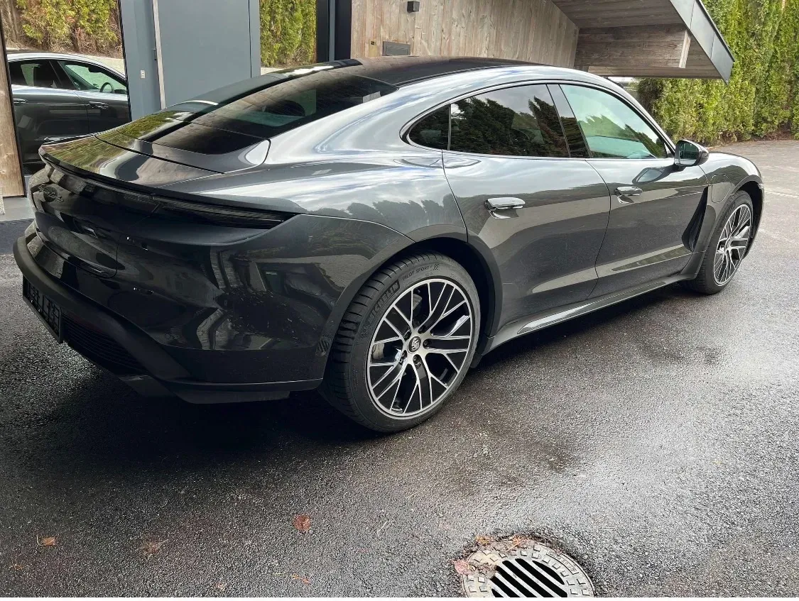 Porsche Taycan 2020 photo 2