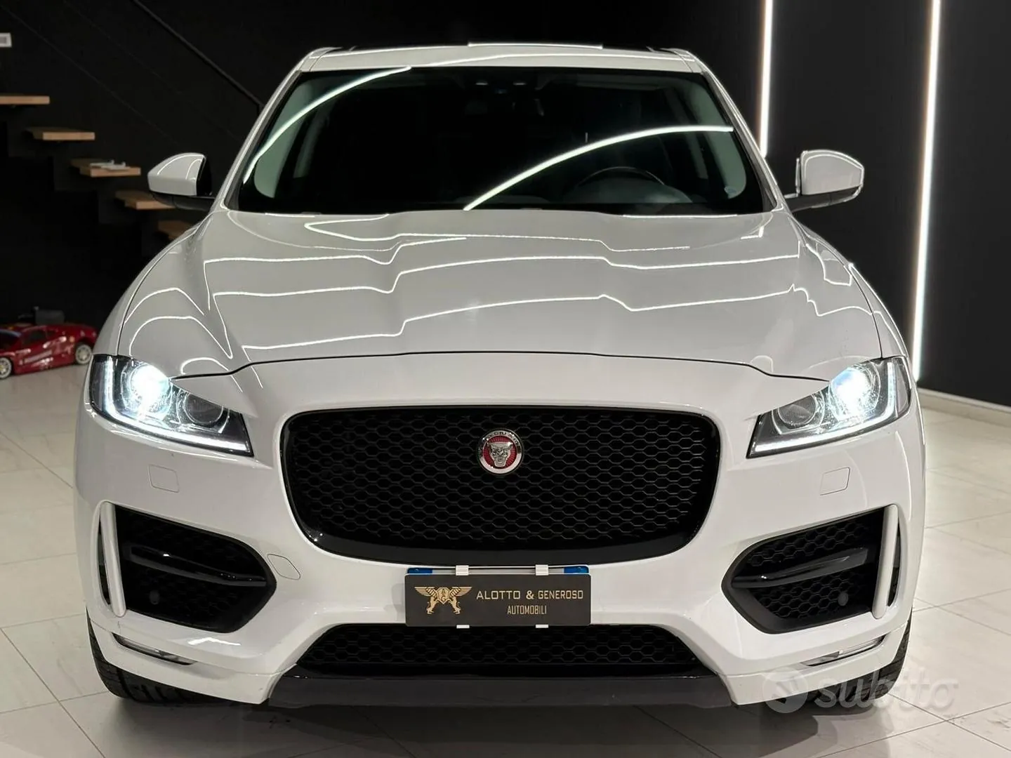 Jaguar F-Pace 2016 photo 2