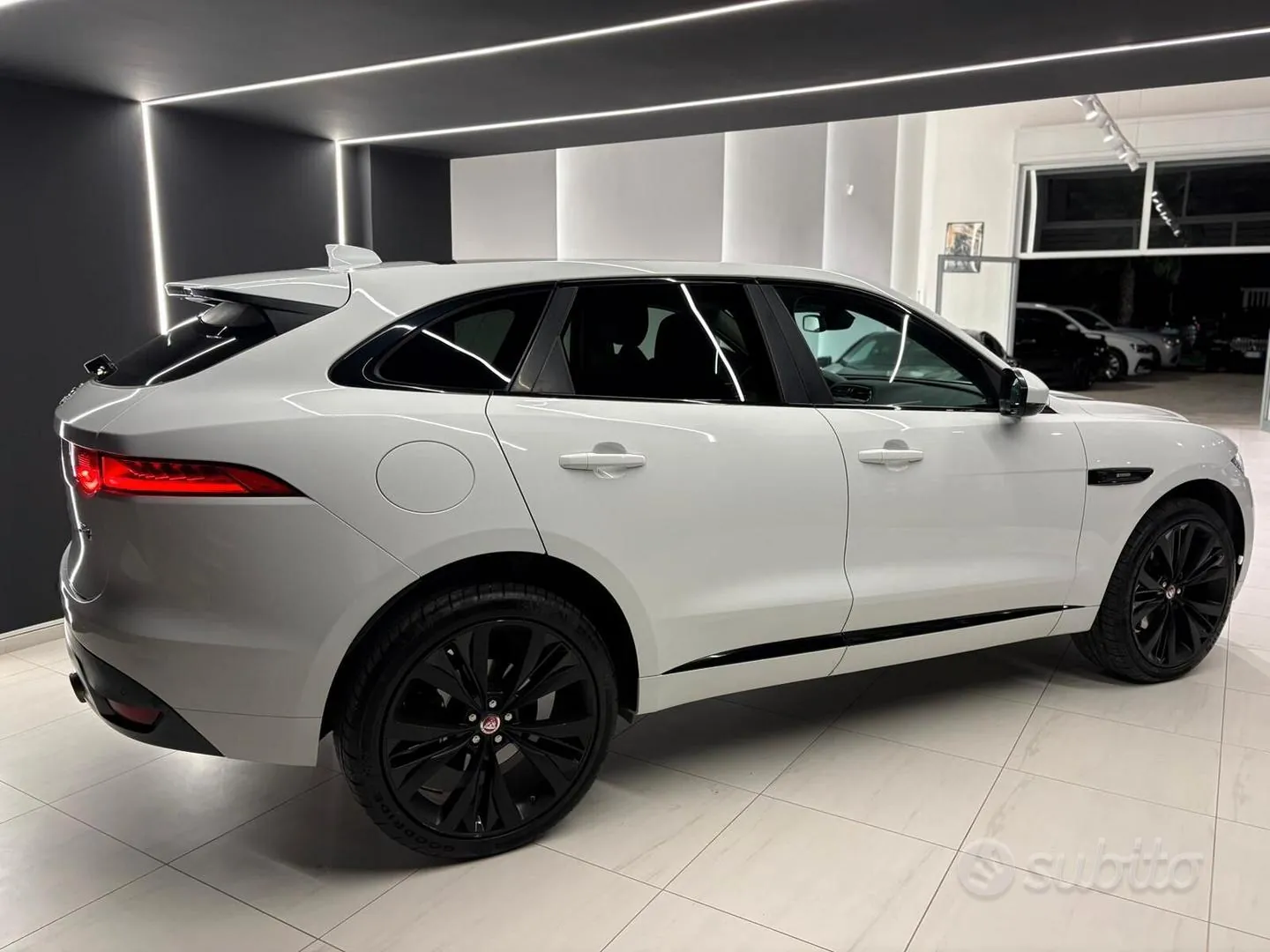 Jaguar F-Pace 2016 photo 4