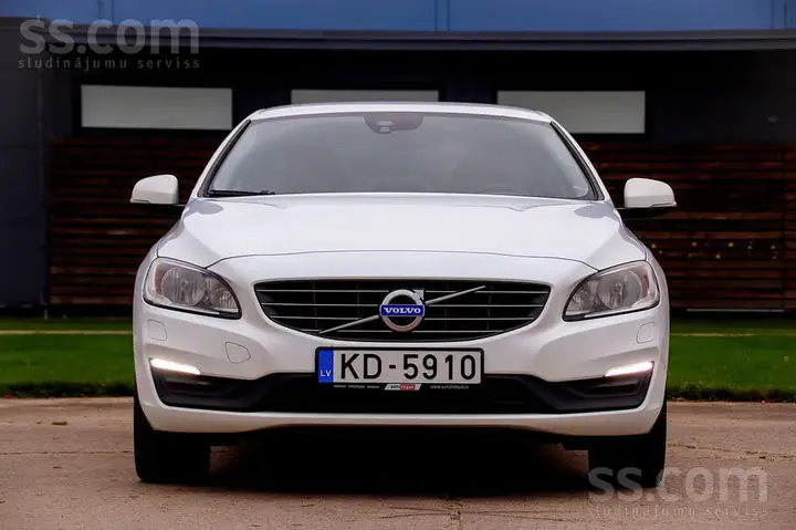 Volvo S60 2015 photo 2