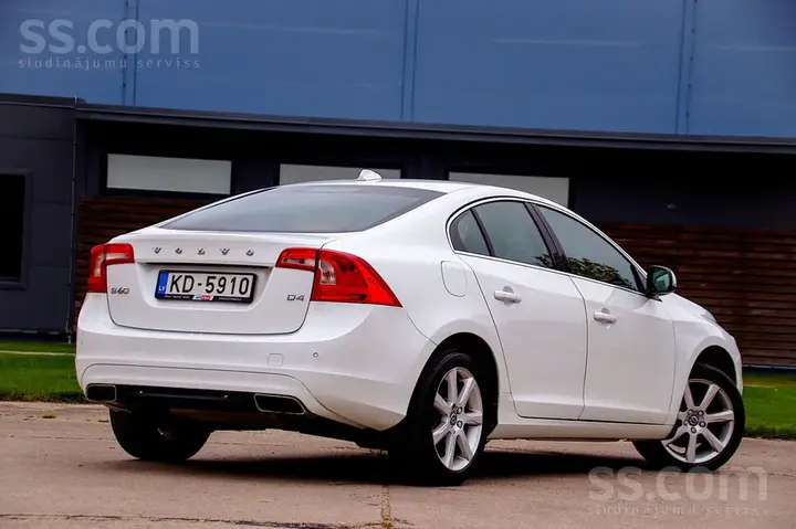 Volvo S60 2015 photo 4