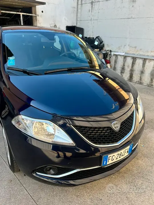 Lancia Ypsilon