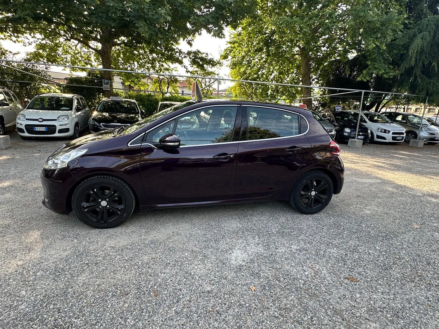 Peugeot 208 2012 photo 3