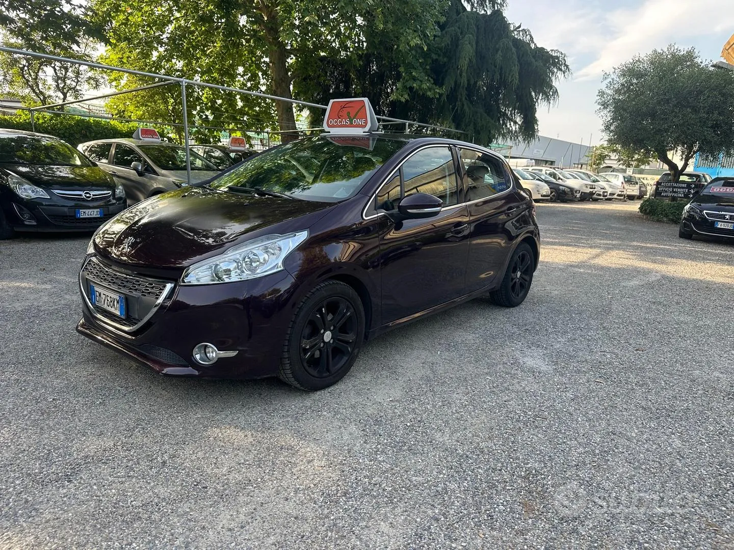 Peugeot 208 2012 photo 2