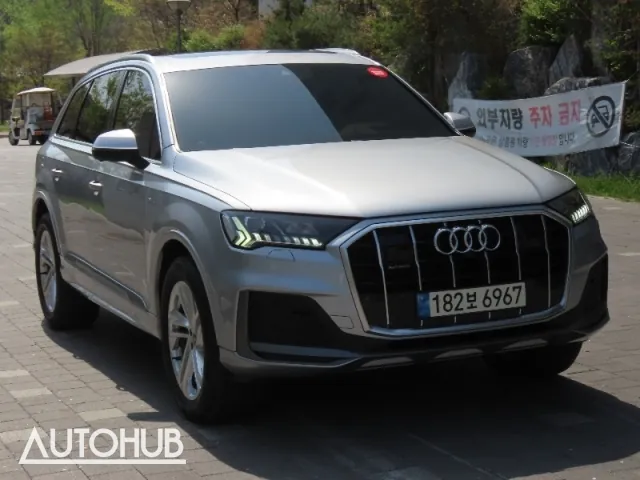 Audi Q7 2022 photo 2
