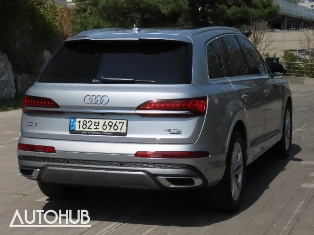 Audi Q7 2022 photo 3