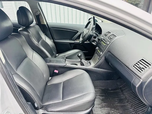 Toyota Avensis 2010 photo 5