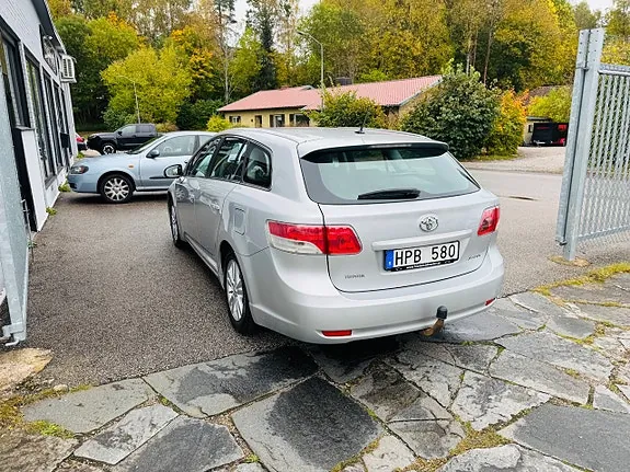 Toyota Avensis 2010 photo 4
