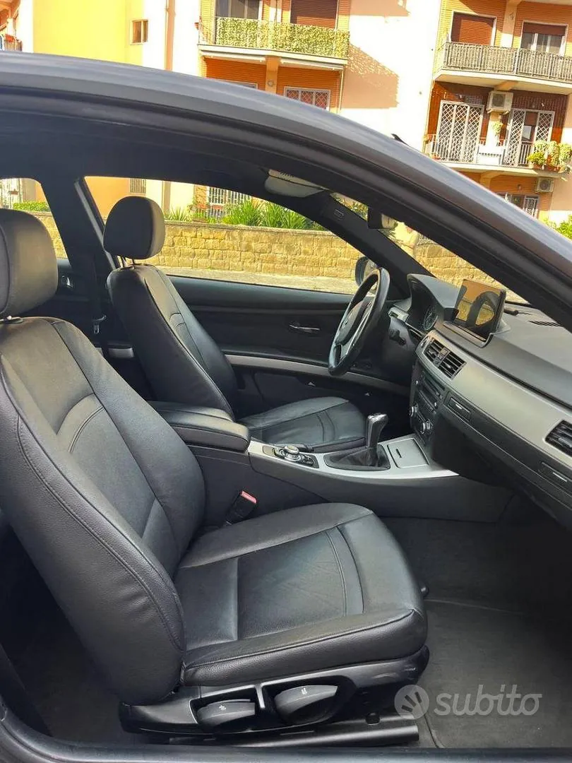 BMW 3 Series 2010 photo 3