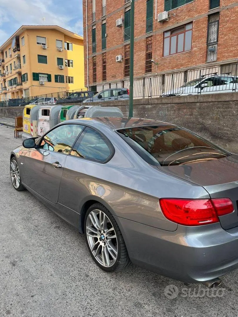 BMW 3 Series 2010 photo 2