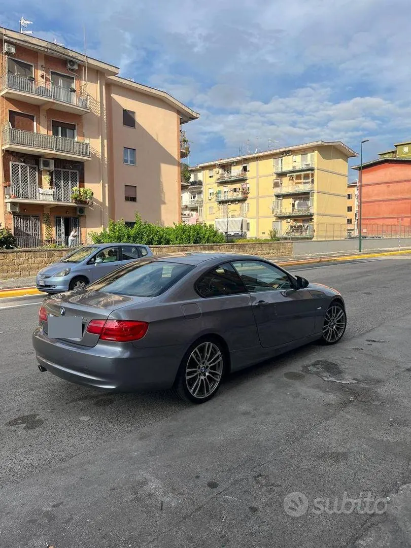 BMW 3 Series 2010 photo 4