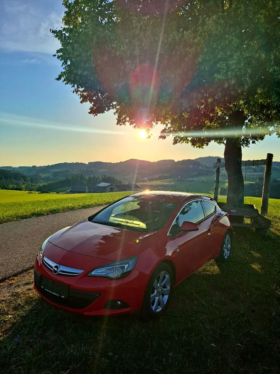 Opel Astra 2012 photo 3