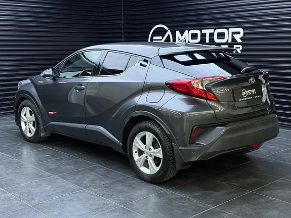 Toyota C-Hr 2017 photo 2