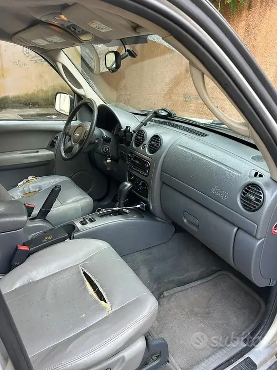 Jeep Cherokee 2006 photo 3