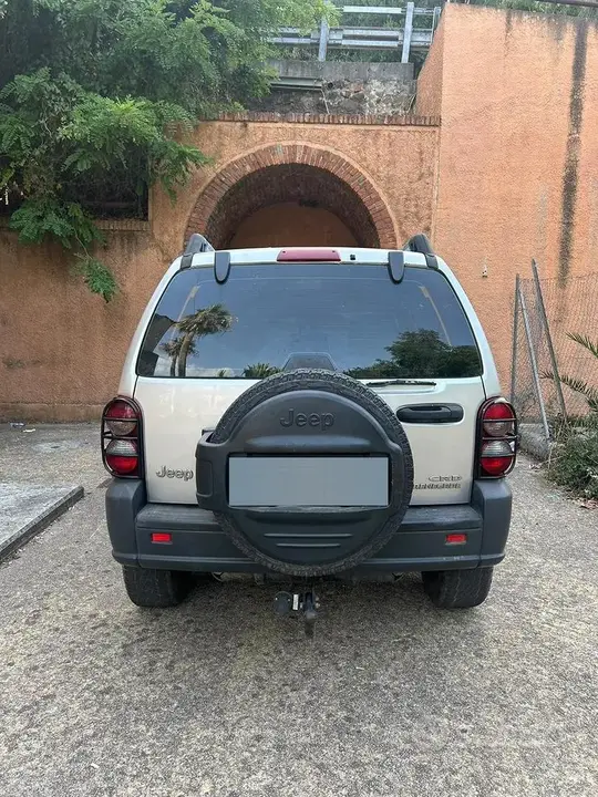 Jeep Cherokee 2006 photo 2