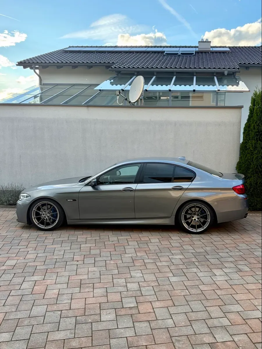 BMW 5 Series 2012 photo 3