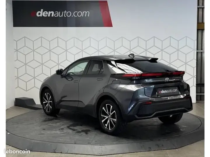 Toyota C-Hr 2025 photo 2