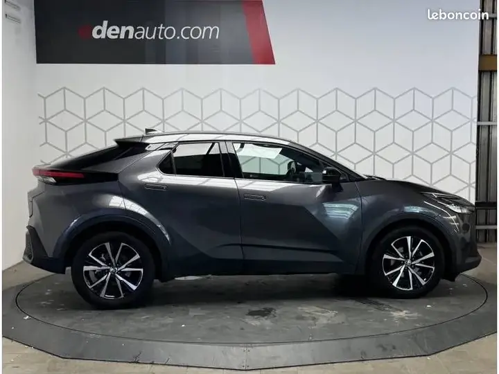 Toyota C-Hr 2025 photo 4