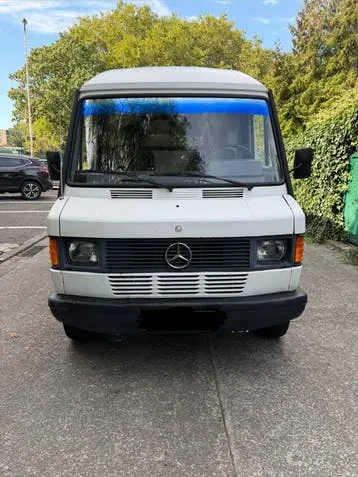 Mercedes-Benz 208